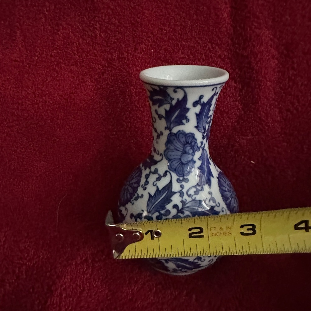 Bombay Blue and White Floral Vase - Picture 3 of 4